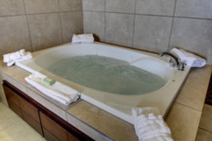 Anthony Ks Cobblestone Inn & Suites