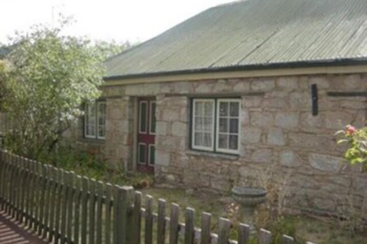 Colonial Cottages of Ross