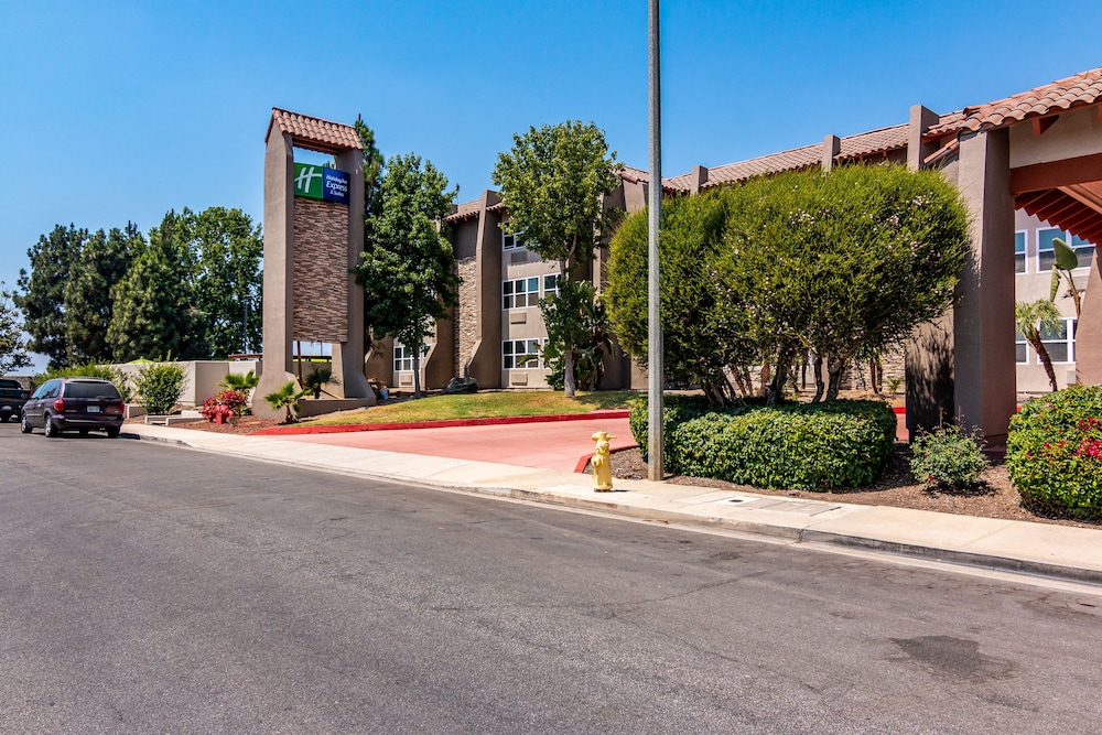 Holiday Inn Express & Suites Camarillo