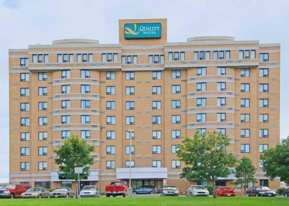 Quality Hotel & Suites Montreal East