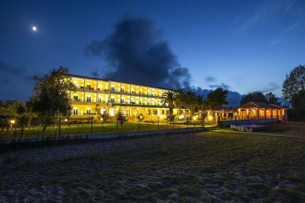 Island Beach - Adults Only