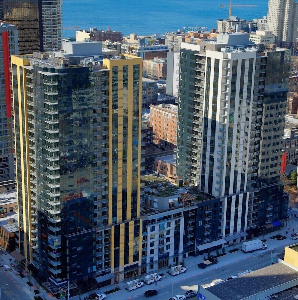 Oakwood at Premiere on Pine