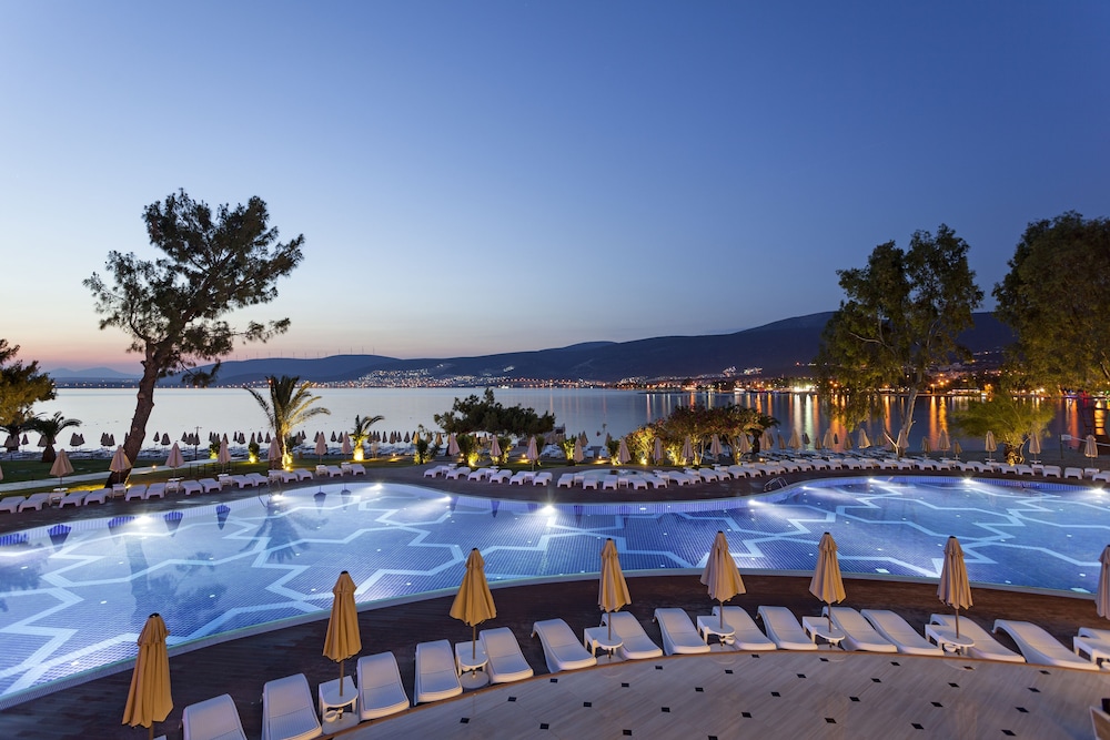 The Roxy Luxury Nature