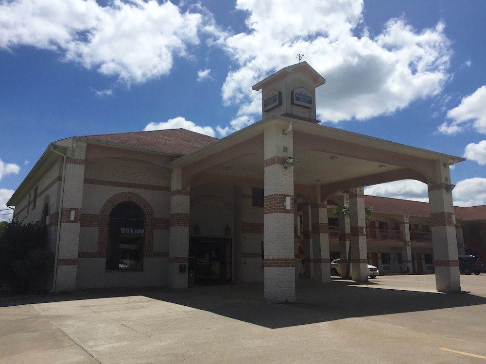 Hometowner Inn And Suites
