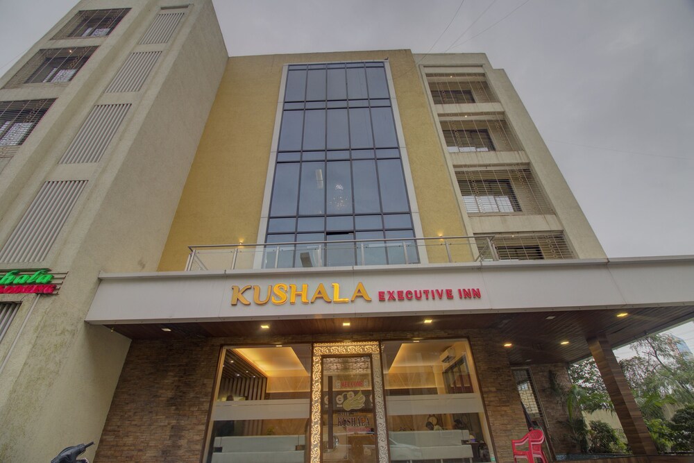 OYO 7158 Hotel Kushala Executive Inn