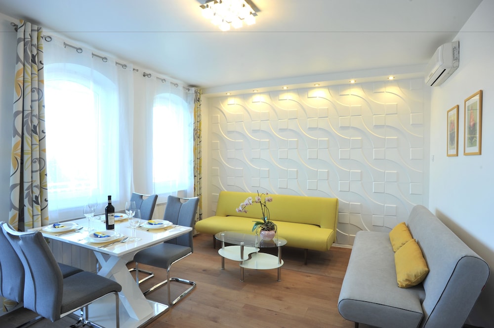 Hillside Premium Apartments