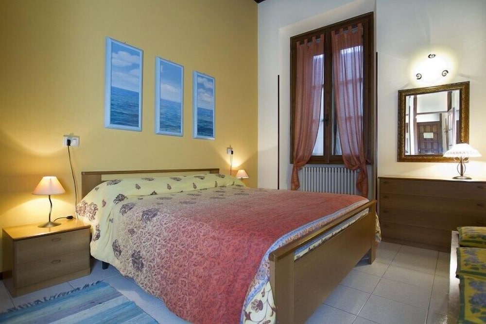 Ortalakeflat - Family