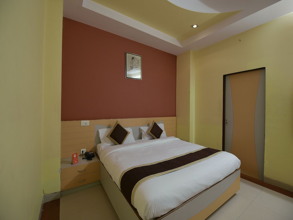 OYO 11923 Hotel Rajdhani Palace