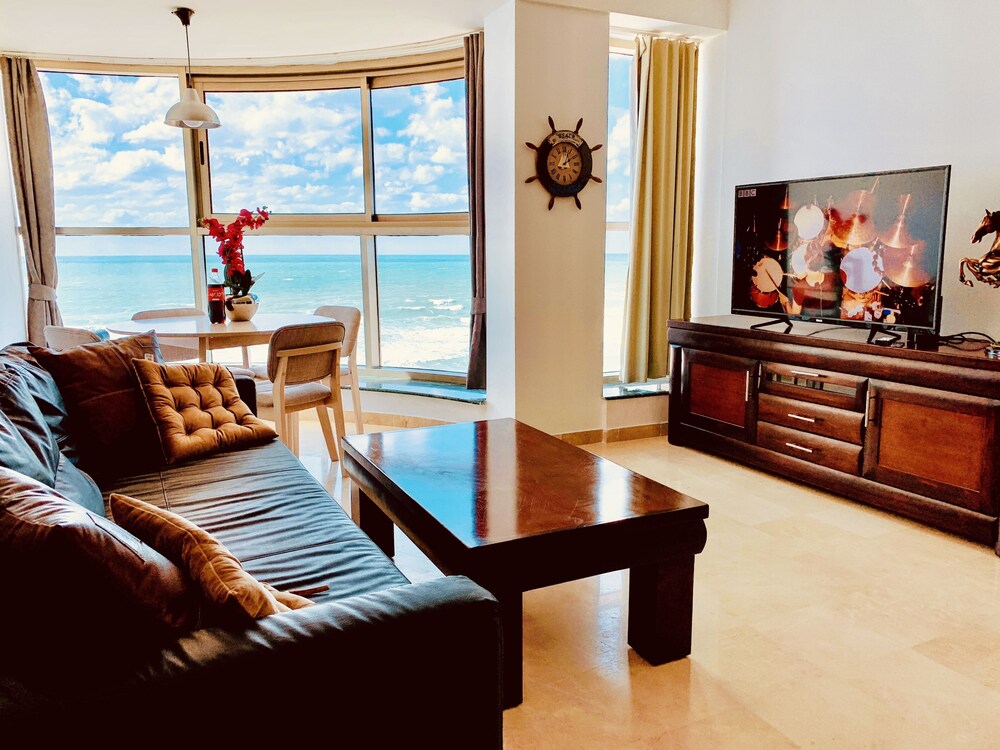 Luxurious Beach Apartment