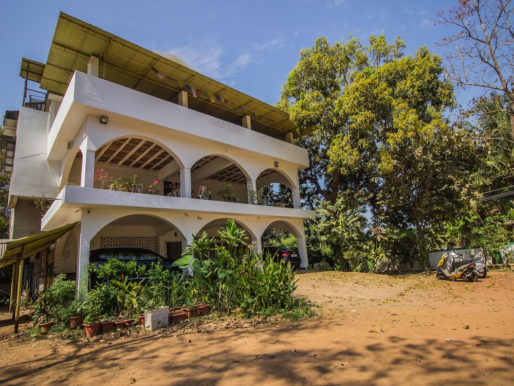 OYO 12929 Home Field View Studio Parra