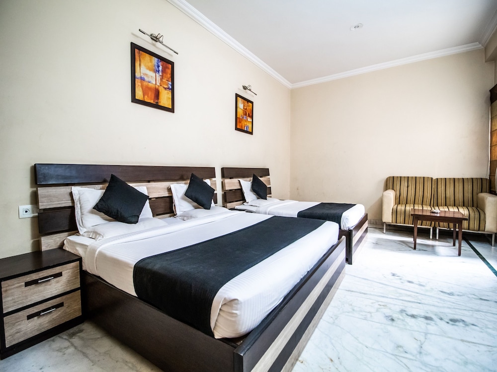 OYO 1199 Hotel Maharaja Residency