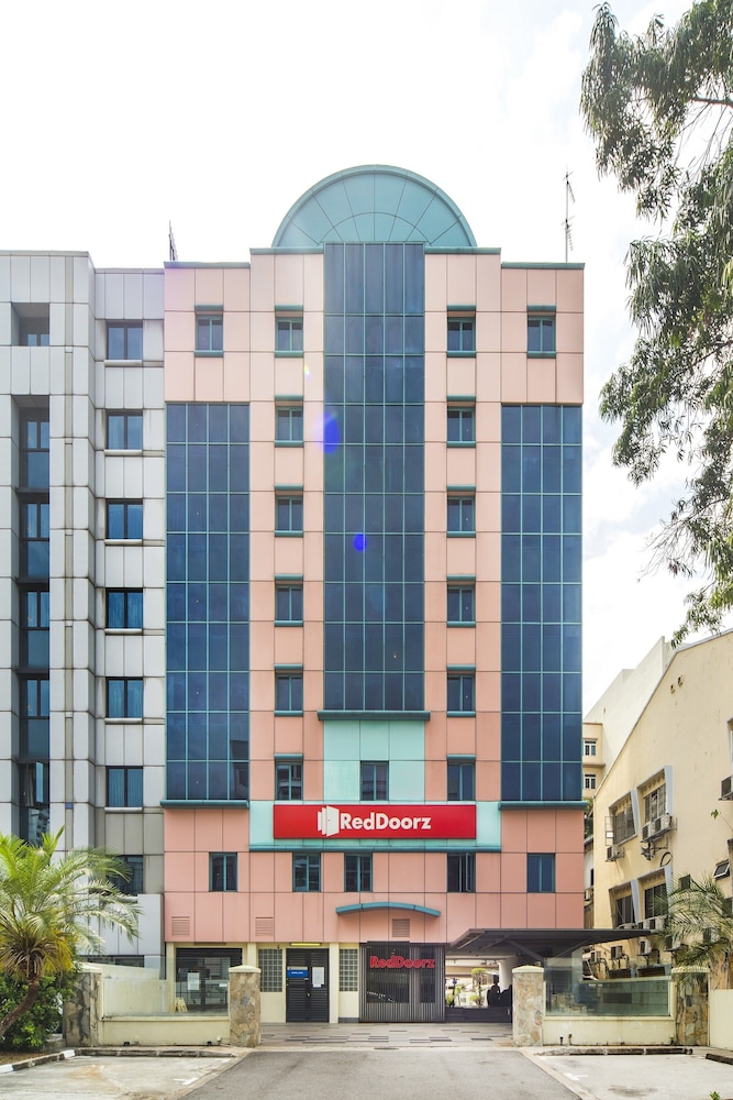 RedDoorz @ Aljunied (SG Clean)