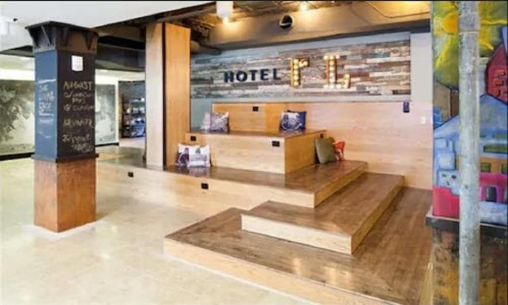 Hotel RL Baltimore Inner Harbor