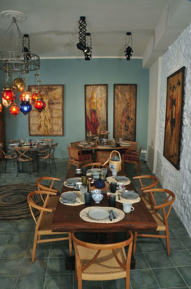 Leone Guesthouse