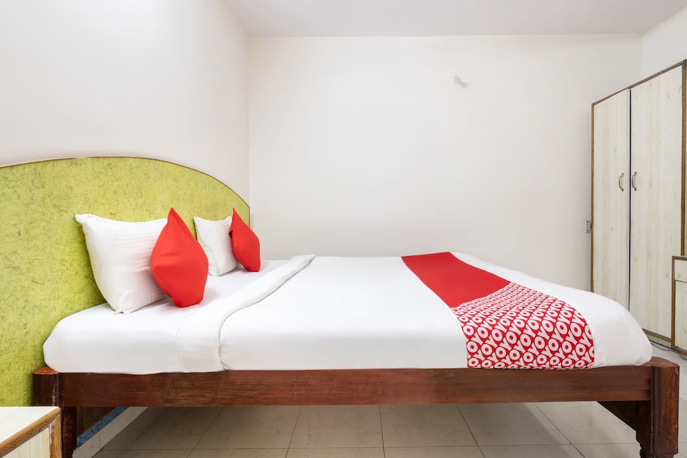 OYO 16123 Chandana Deluxe