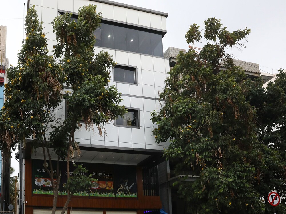 OYO 16936 Champion Orchid