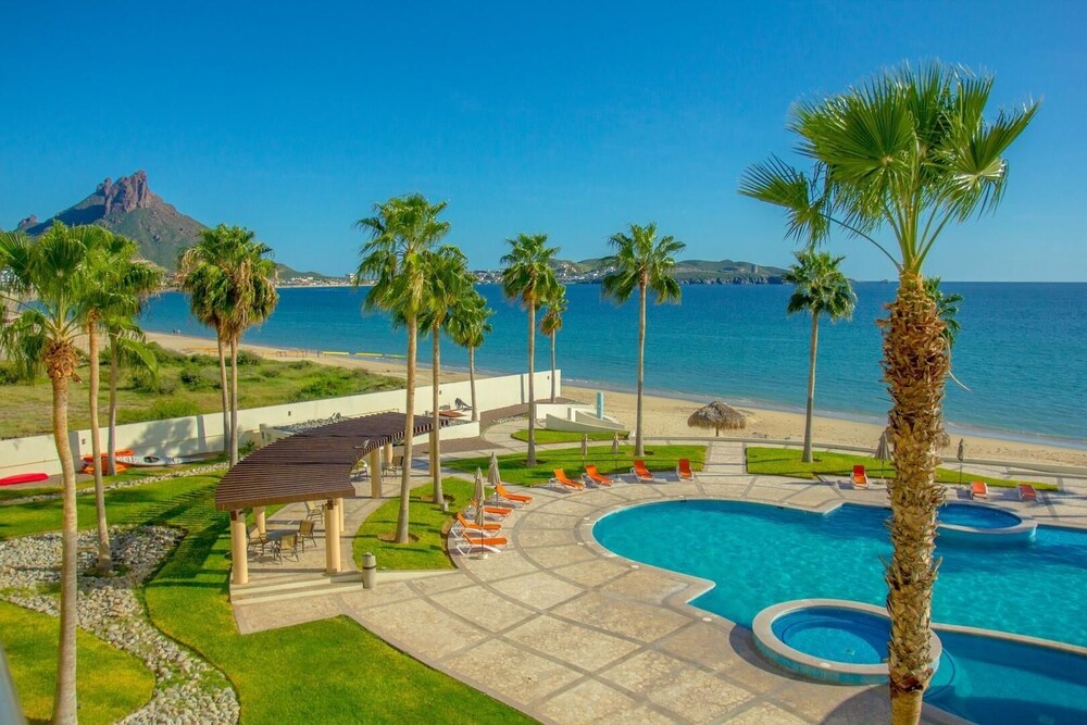 1 Bedroom  Playa Blanca #1 Condo by RedAwning