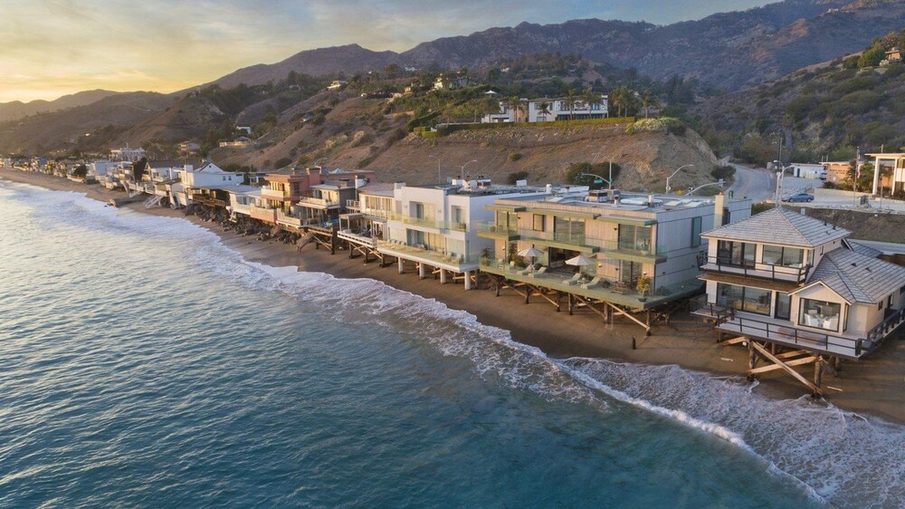 Villa Beach Essence