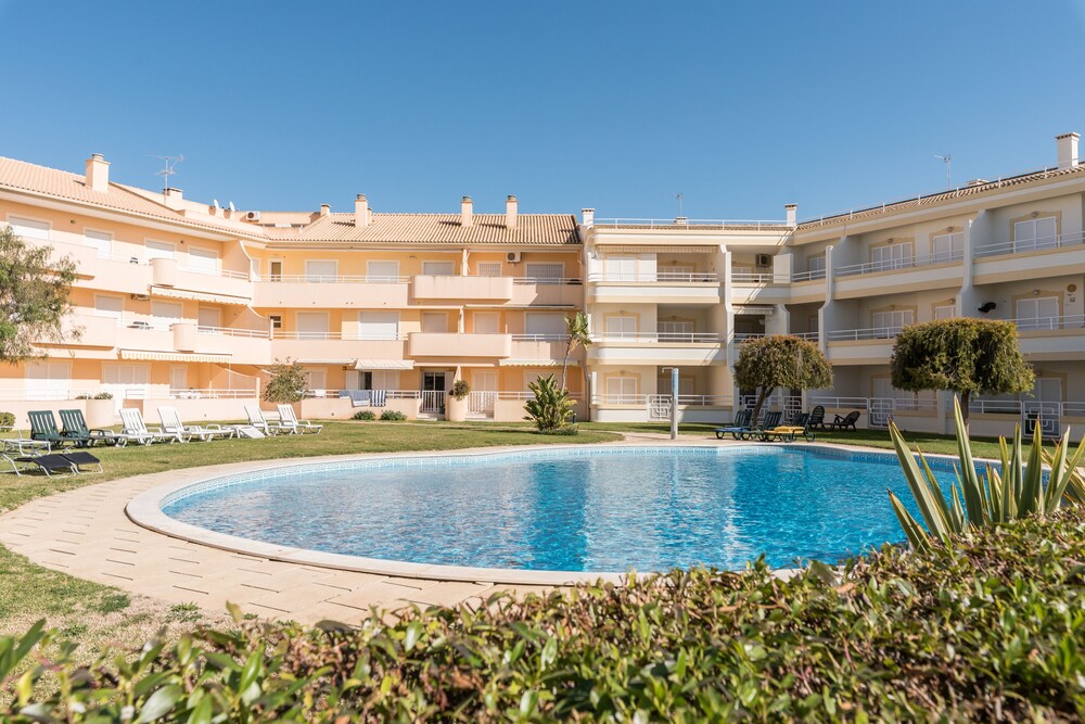 CheckinCheckout - Falésia Apartment with Pool