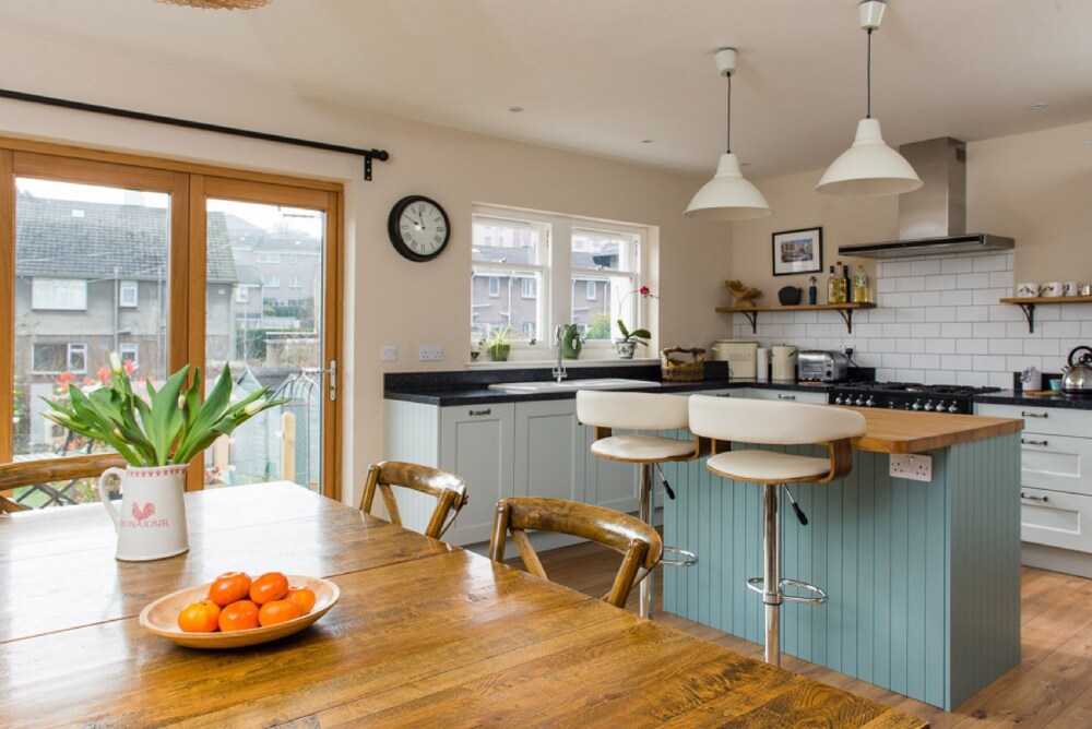 Luxury Escape with Garden and Parking