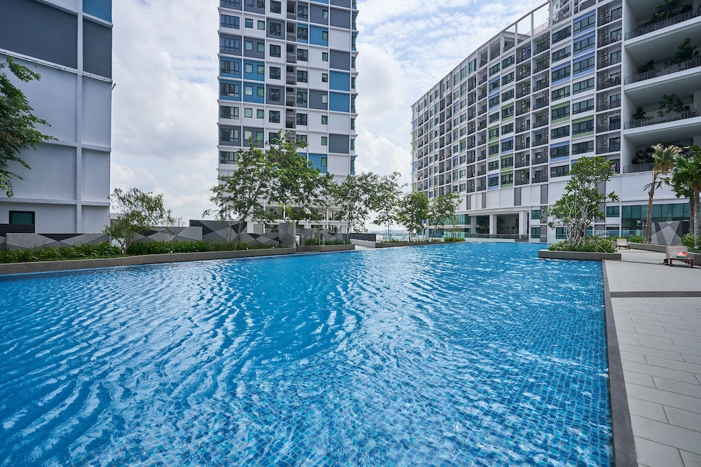 OYO Home 1142 Elegant 1br I-soho I-city