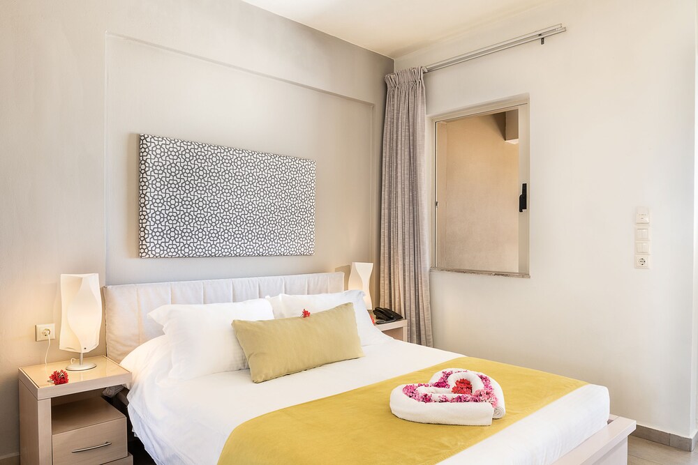 Kavos Hotel