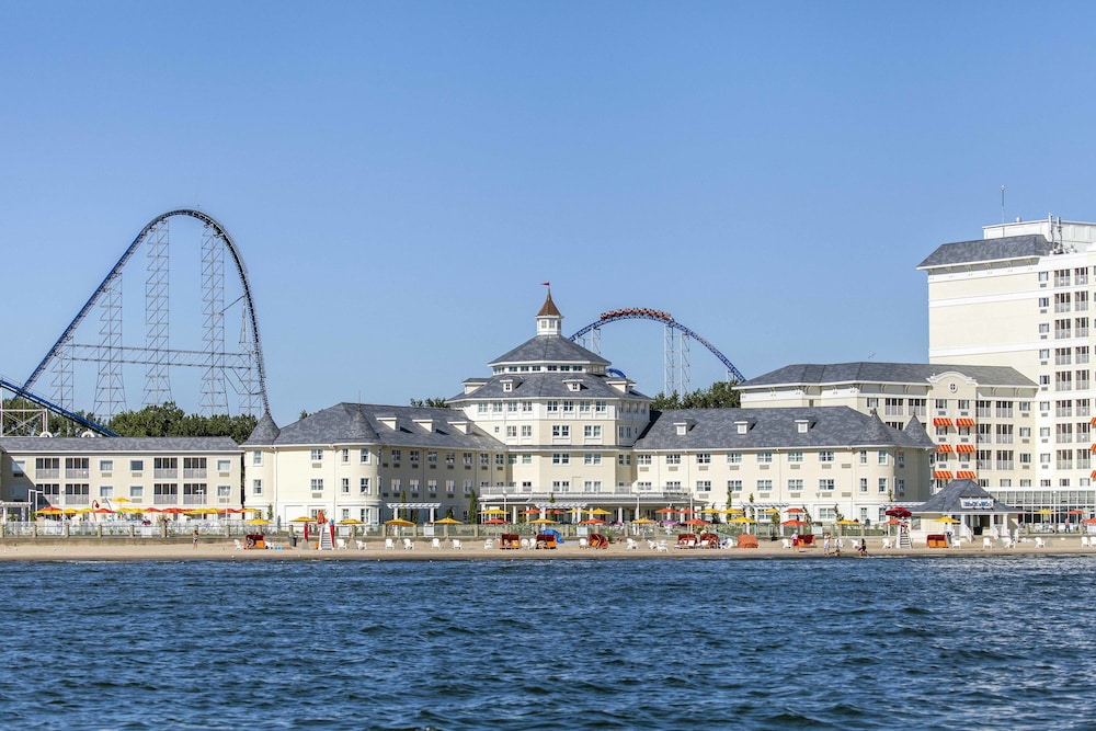 Cedar Point's Hotel Breakers