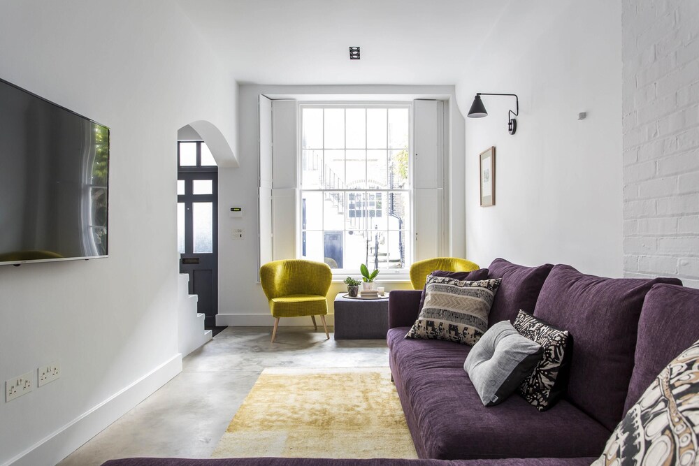 Holland Park Mews II by Onefinestay
