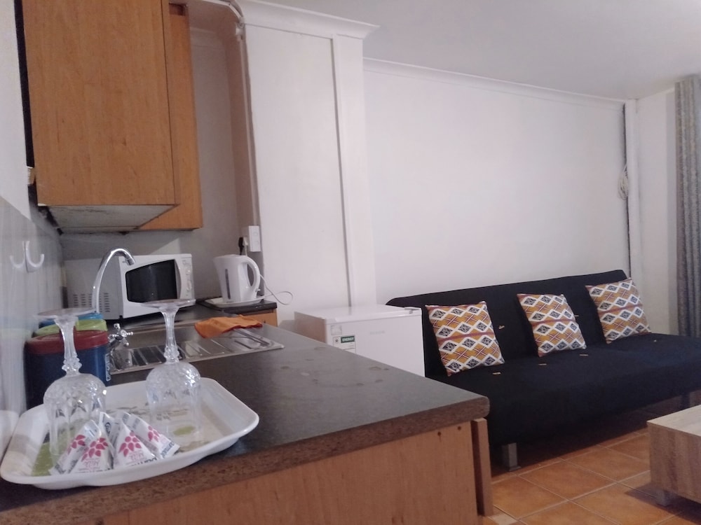 Booked Easy Guest House CT Airport