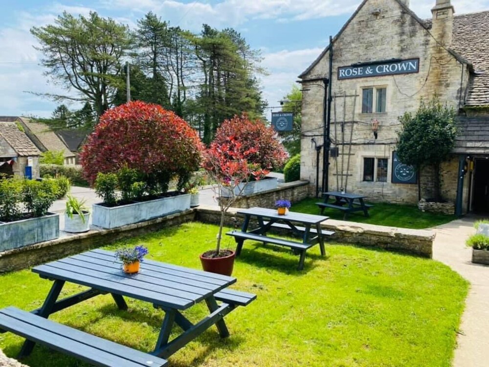 The Rose & Crown Farmhouse Kitchen
