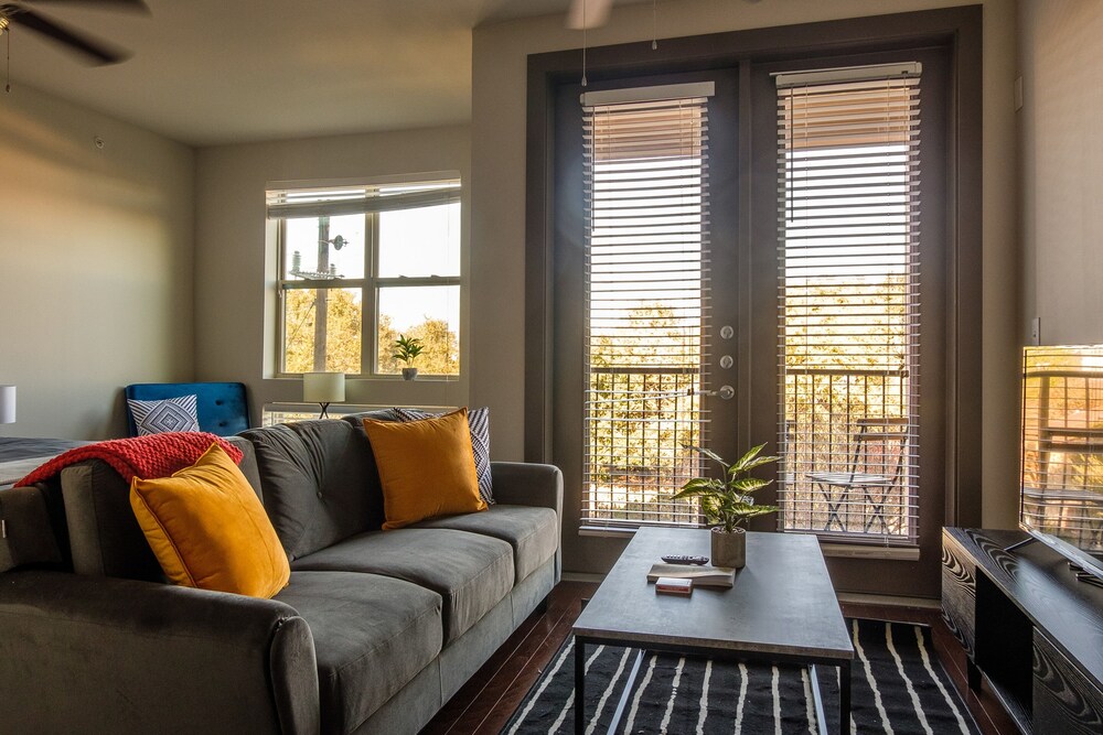 FRONTDESK 5755 Hermann Park Apts Downtown Houston