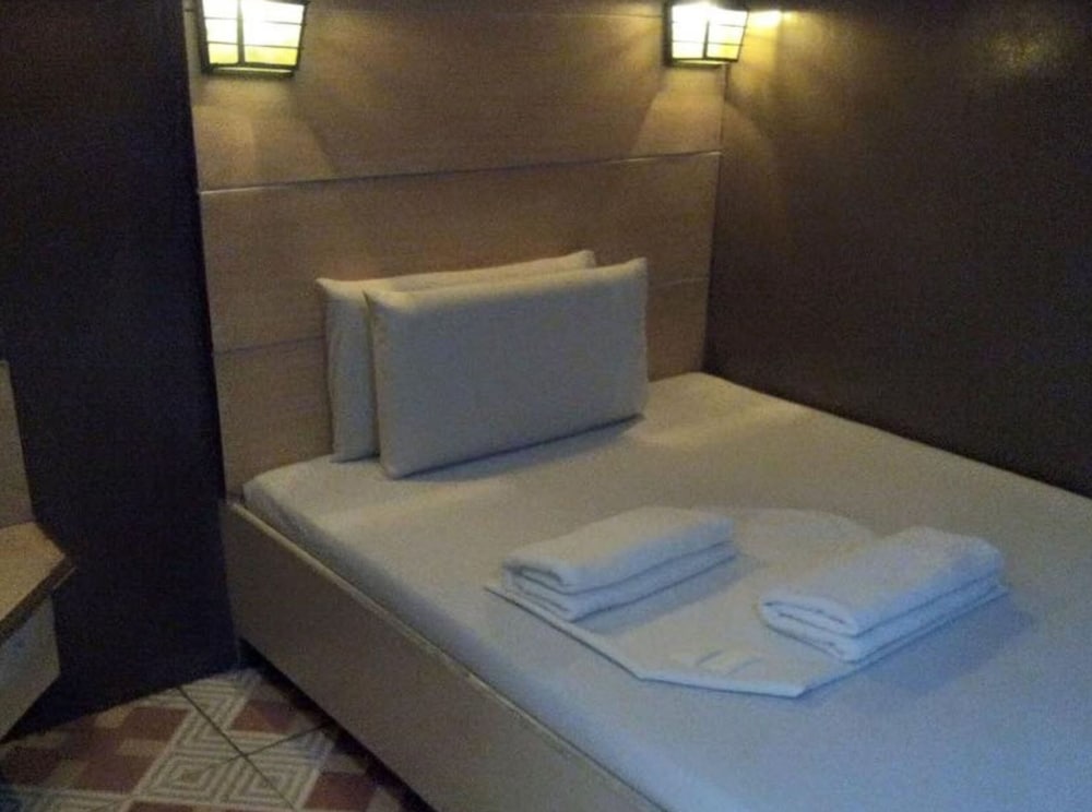 OYO 690 Touch N Go Apartelle