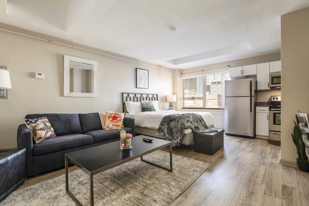 TWO CozyStays Modern Downtown Apartment