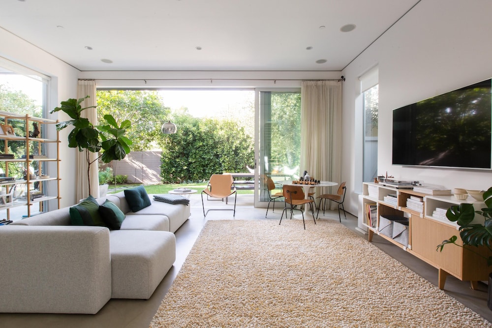 Woodlawn Avenue by Onefinestay