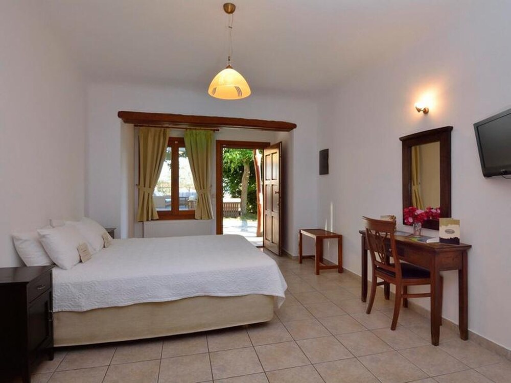 Sea View Room a few Steps From the Kala Nerbeach With Wifi and Air Conditioning
