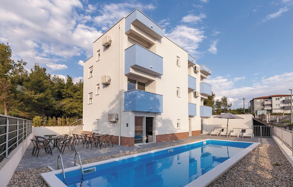 Stunning Home in Podstrana With Wifi, 10 Bedrooms and Outdoor Swimming Pool