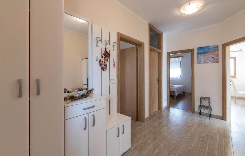Nice Home in Novigrad With Wifi and 2 Bedrooms