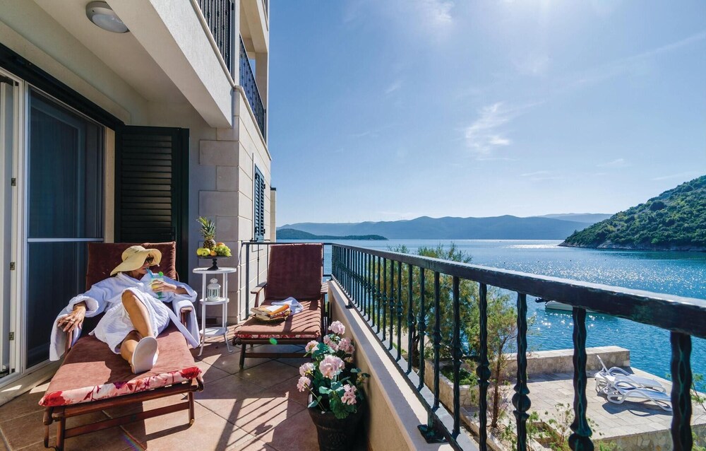 Stunning Home in Duboka With Wifi and 3 Bedrooms