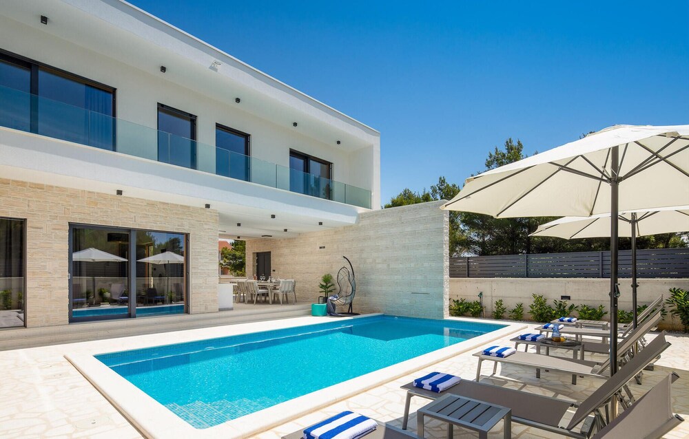 Stunning Home in Srima With Sauna, Wifi and 4 Bedrooms