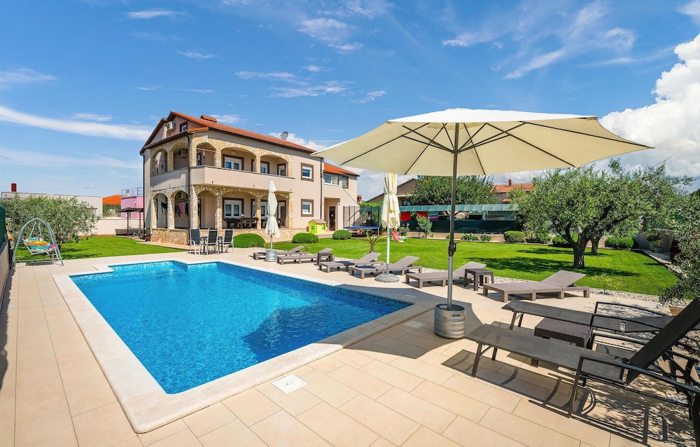 Amazing Home in Pula With Wifi and 6 Bedrooms