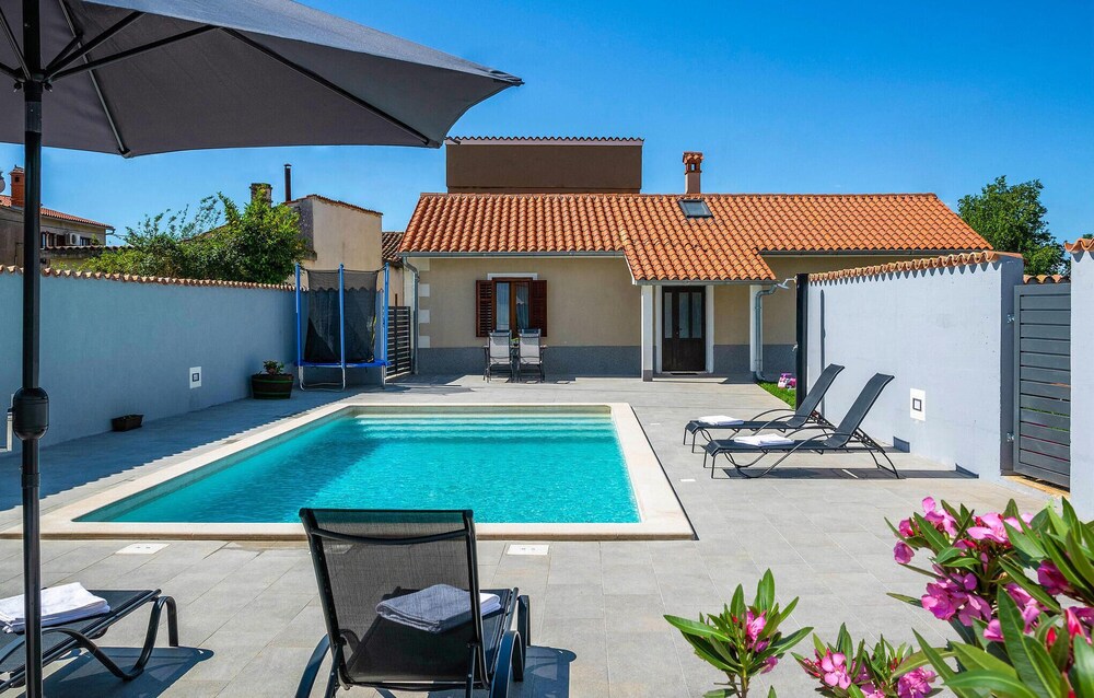 Nice Home in Loborika With Outdoor Swimming Pool, Wifi and Outdoor Swimming Pool