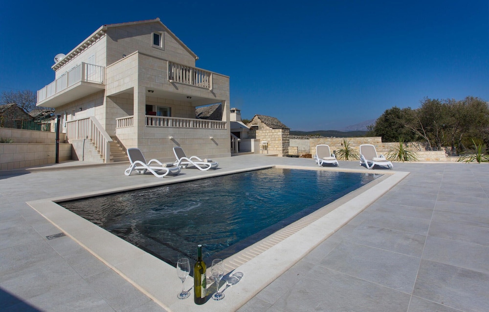 Beautiful Home in Selca With 2 Bedrooms, Wifi and Outdoor Swimming Pool
