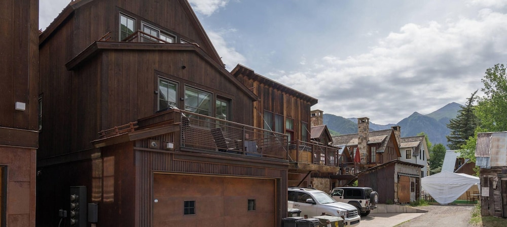 Ballard Escape by Exceptional Stays