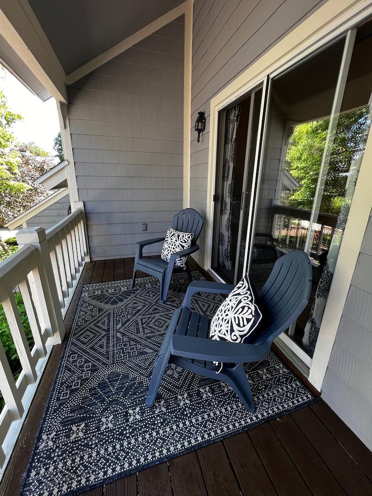 Northshore B1 2 Bedroom Condo by Redawning