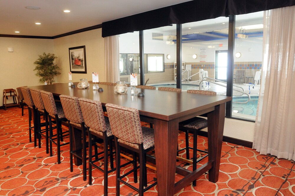 Holiday Inn Express Hotel & Suites Cambridge