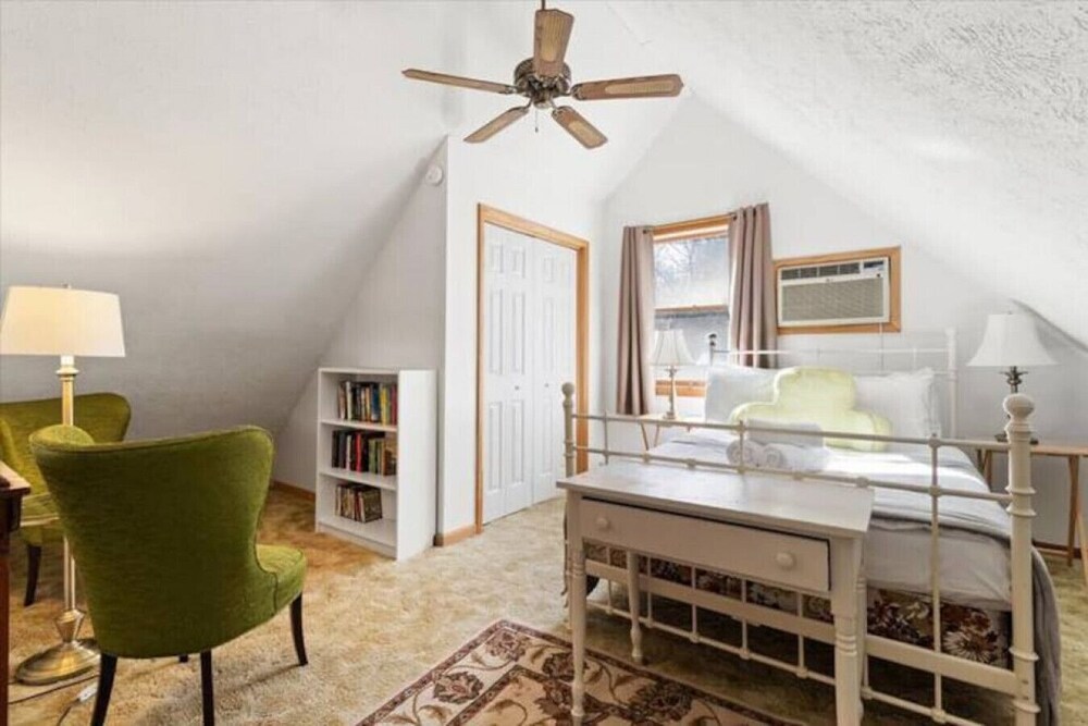 Romantic Pocono Chalet Pet Friendly