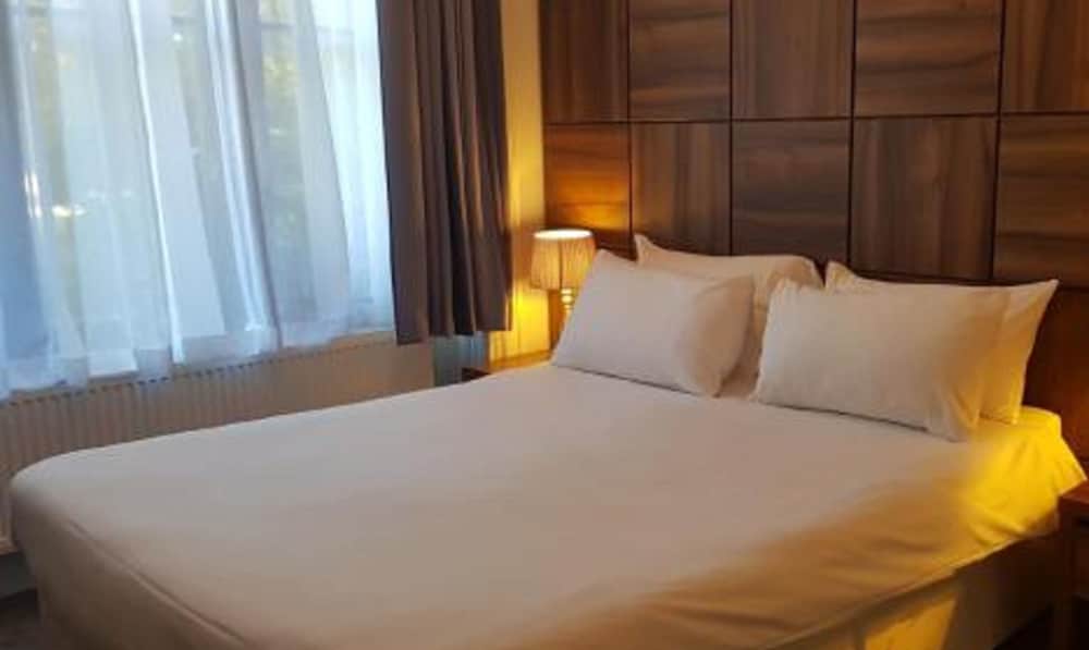 Stanhill Court Hotel Gatwick