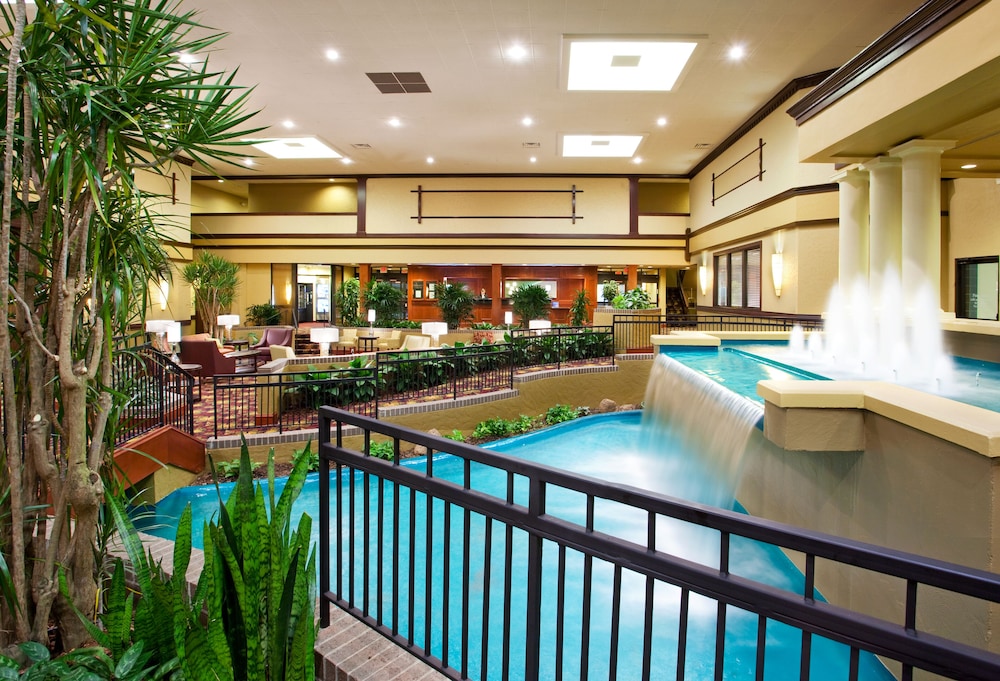 Holiday Inn Hotel & Suites Cincinnati - Eastgate, an IHG Hotel