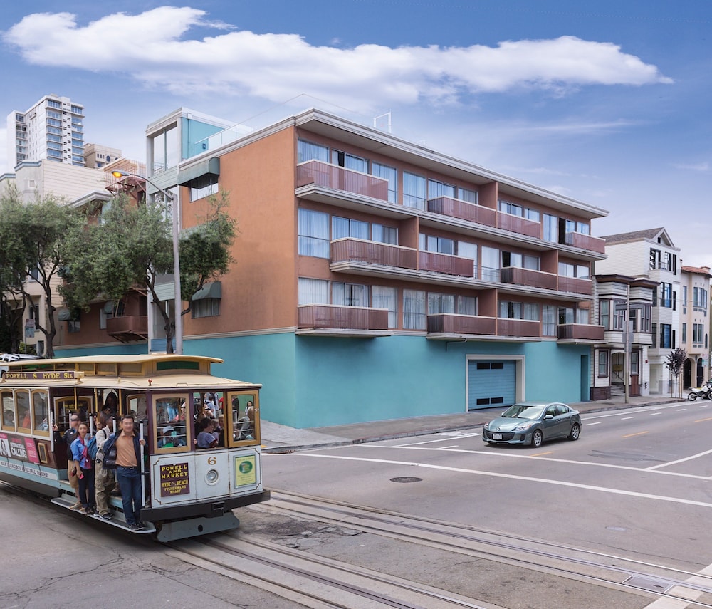 Suites At Fishermans Wharf