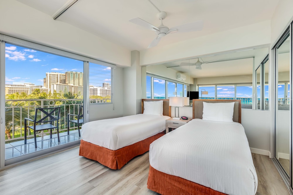 Castle Waikiki Shore